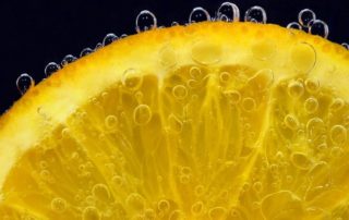 savons et huile essentiel orange